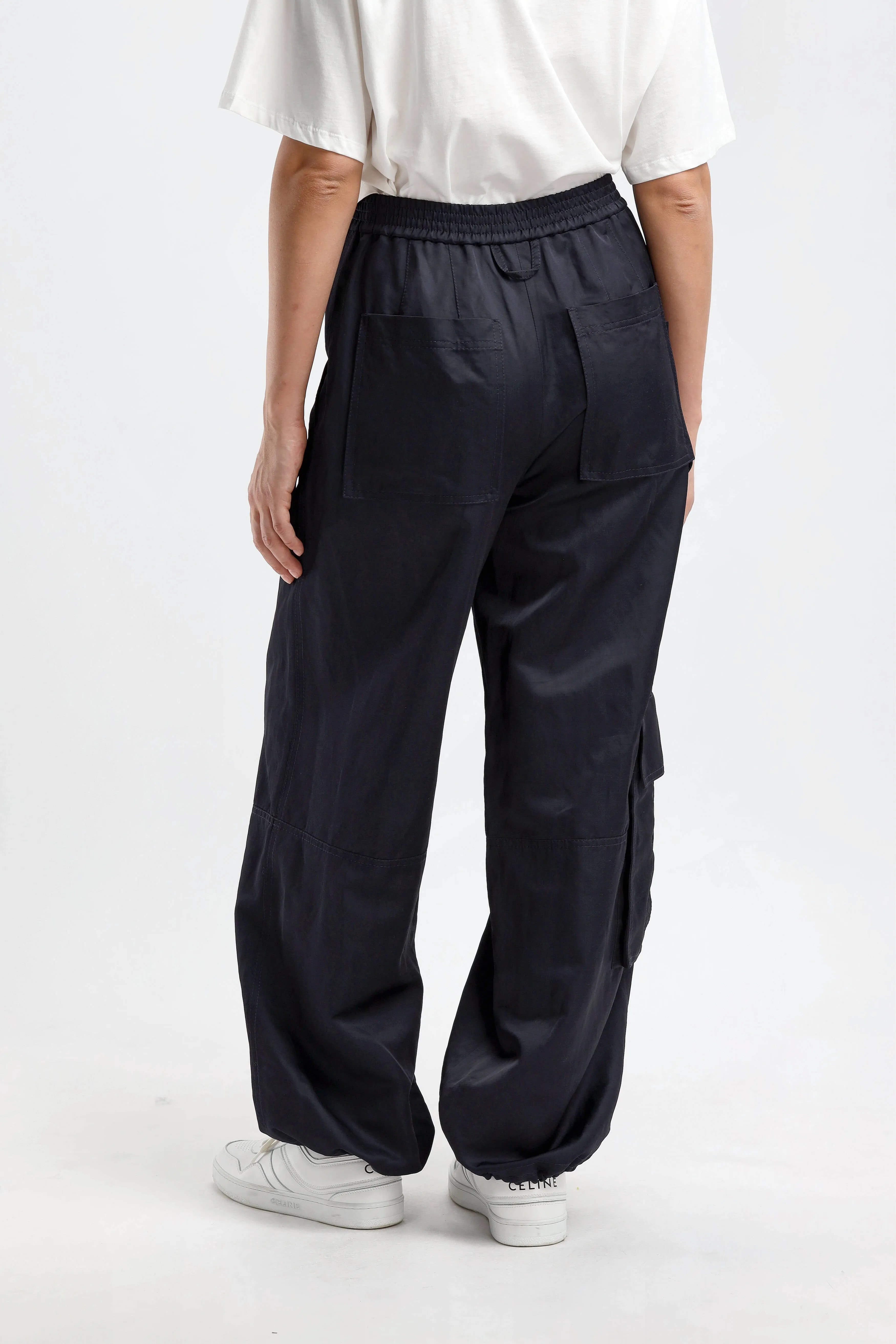 Hose Slouchy Coolness in Dark Navy