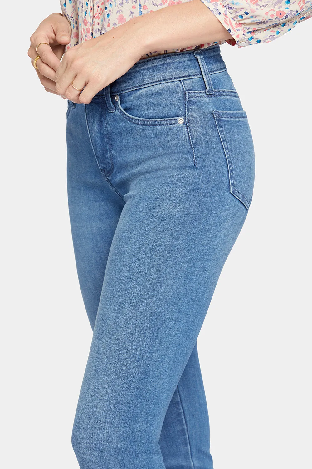 Le Silhouette Sheri Slim Jeans In Tall - Stunning