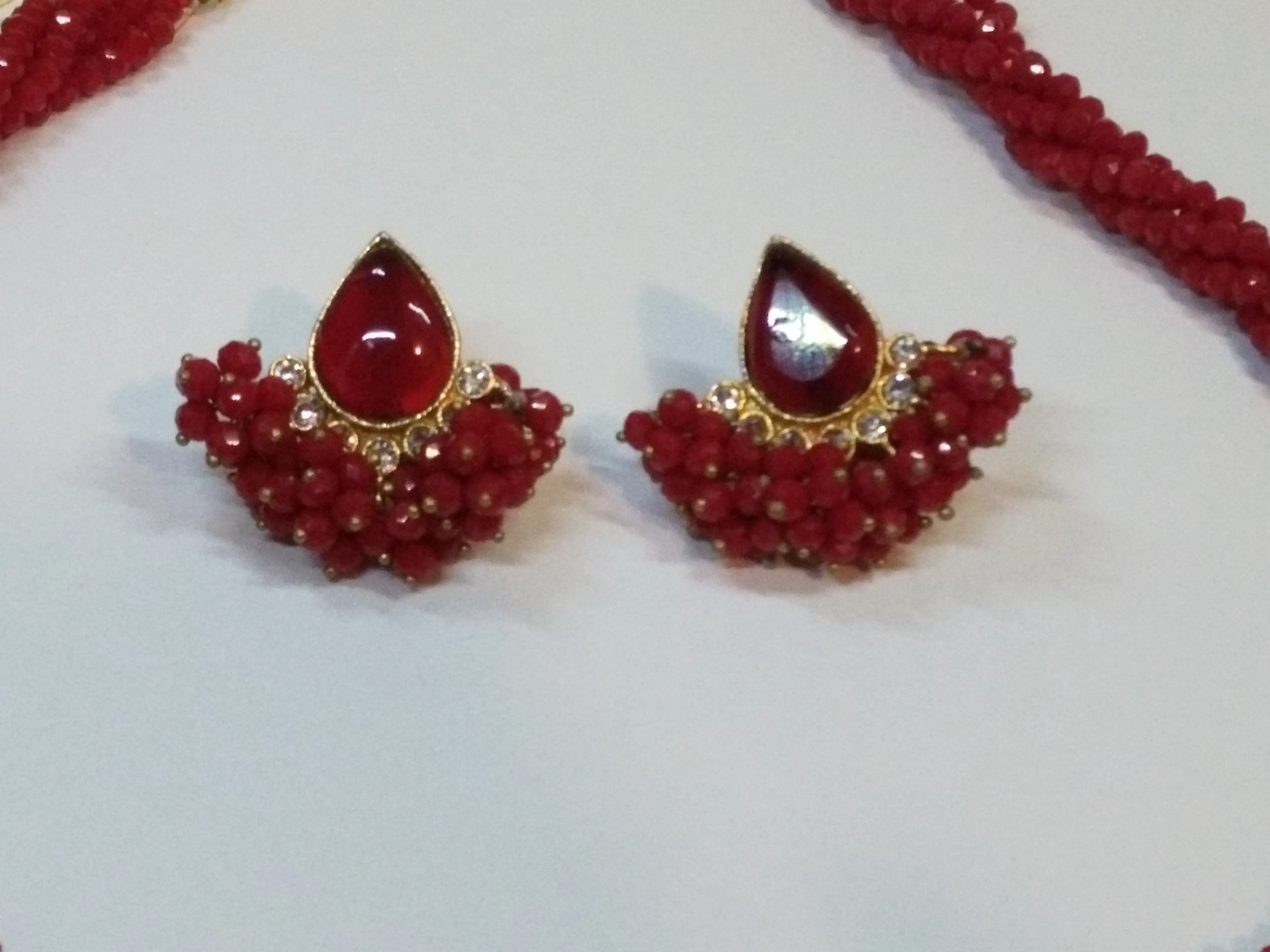 Red colored crystal pearls beads necklace & earrings set