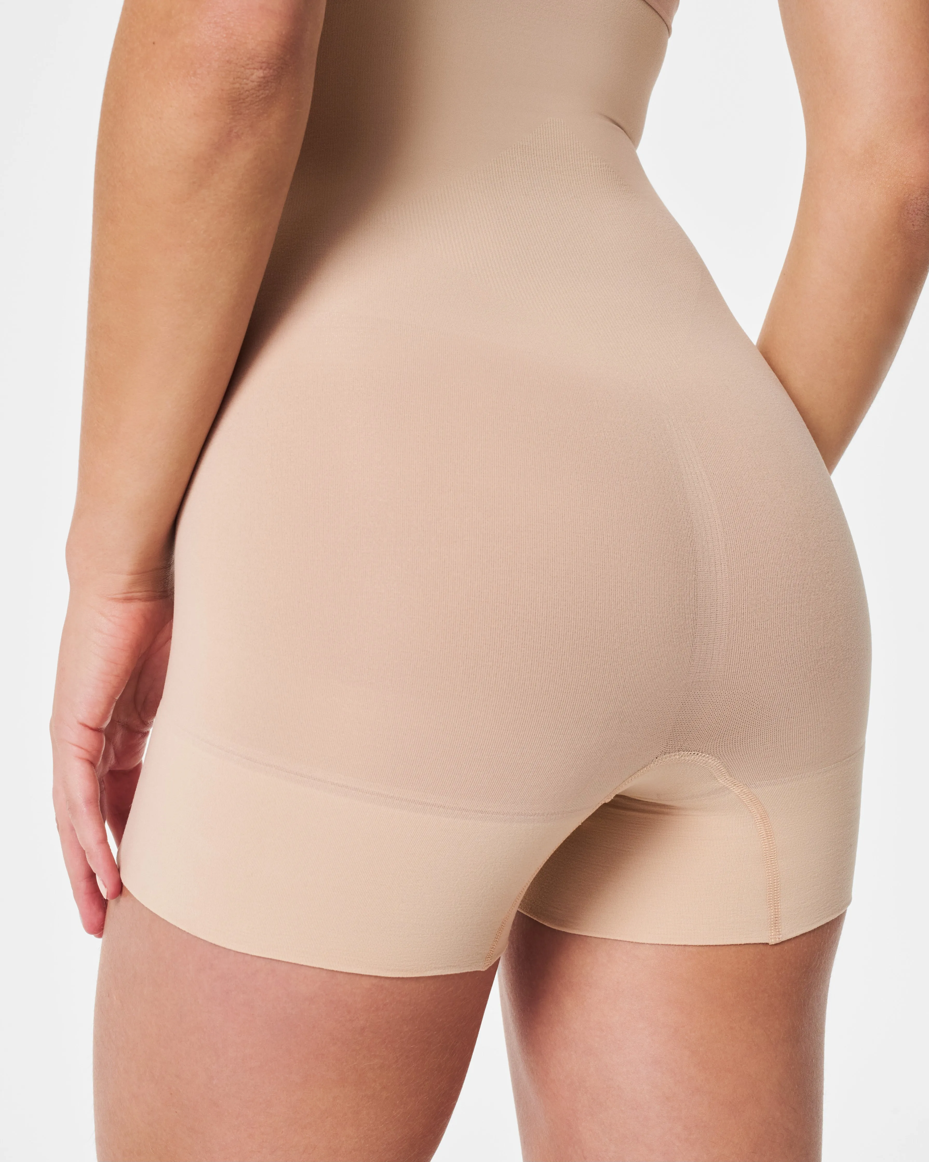 SPANXsculpt™ Seamless Power High-Waisted Shorty